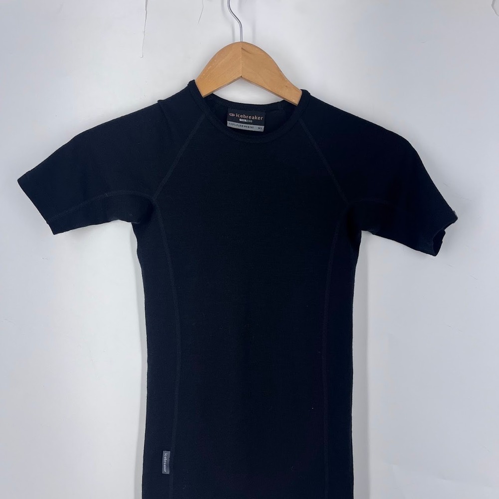 Icebreaker Skin 200 Black 100% Merino Wool Base Layer Short Sleeve Top Womens WS - Picture 3 of 13